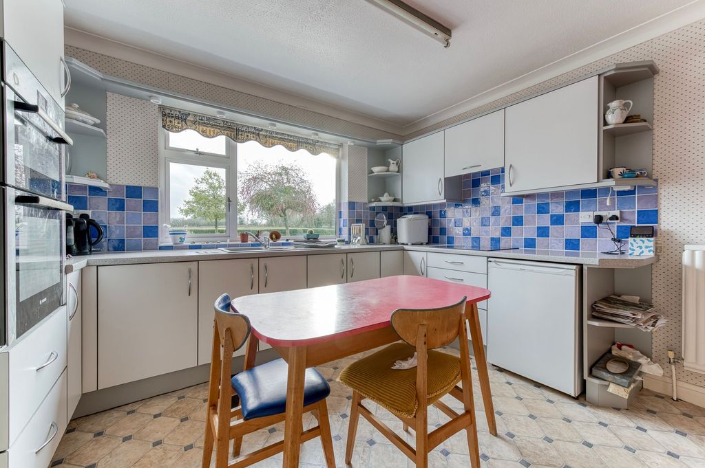 Property photo 3 of 27