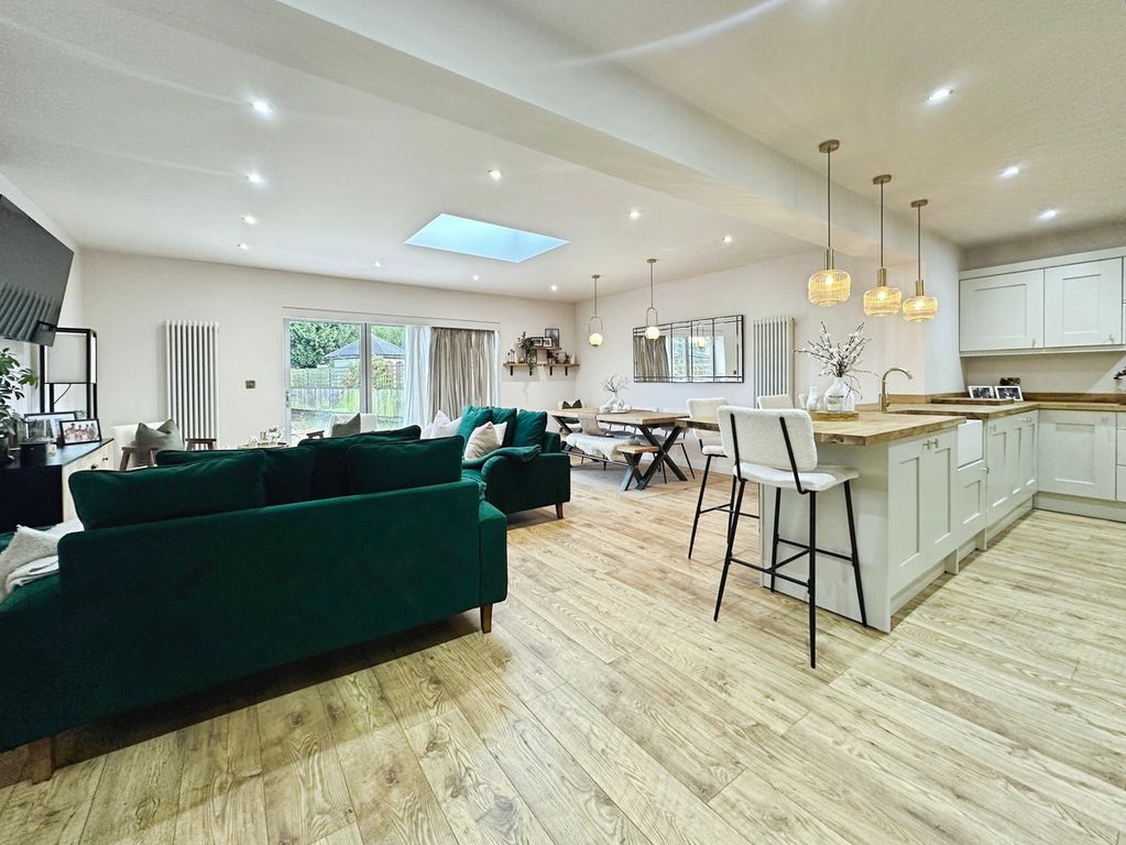 Property photo 1 of 32