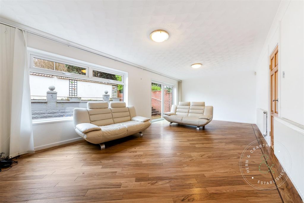 Property photo 2 of 26 Lon-Werdd-Close-14.Jpg