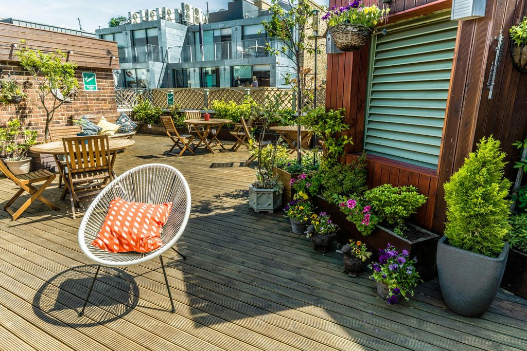 Property photo 2 of 11 Roof_Garden_2.Jpg