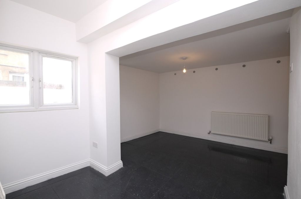 Property photo 3 of 11 4850332