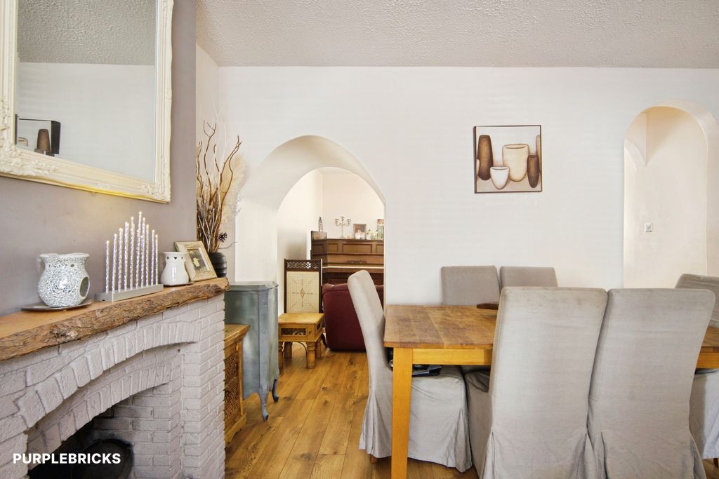Property photo 3 of 17 Living / Dining Room
