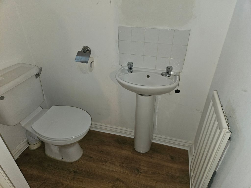 Property photo 3 of 14 Cloakroom/wc