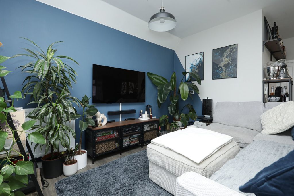 Property photo 3 of 12 Picture 3