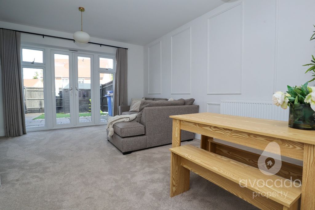 Property photo 3 of 9 5698378
