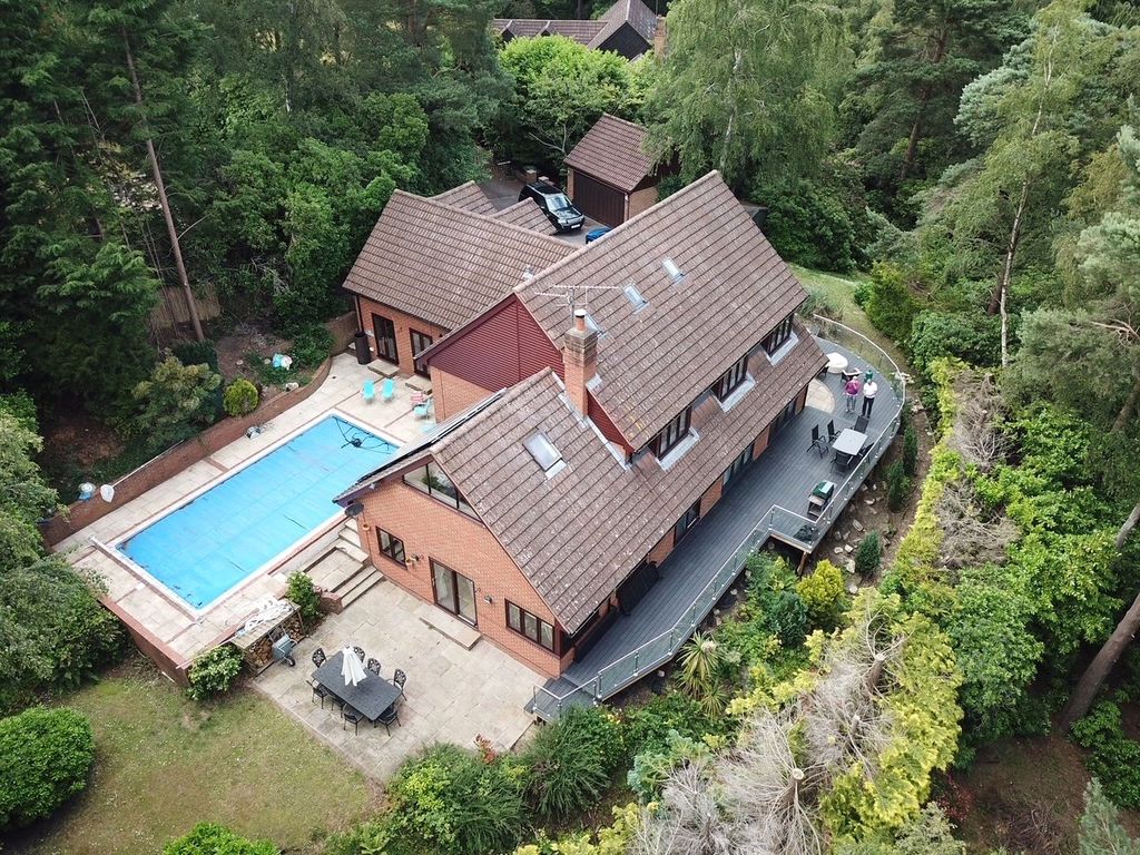 Property photo 1 of 41 Picture No. 05