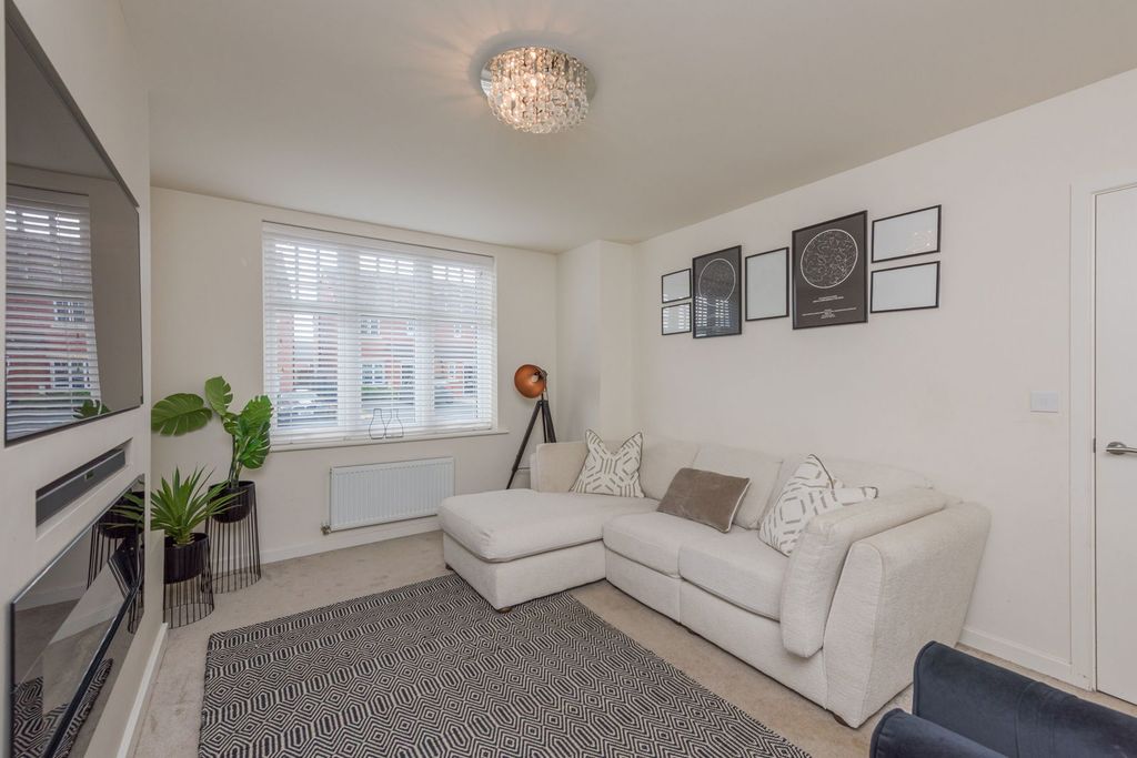 Property photo 2 of 30