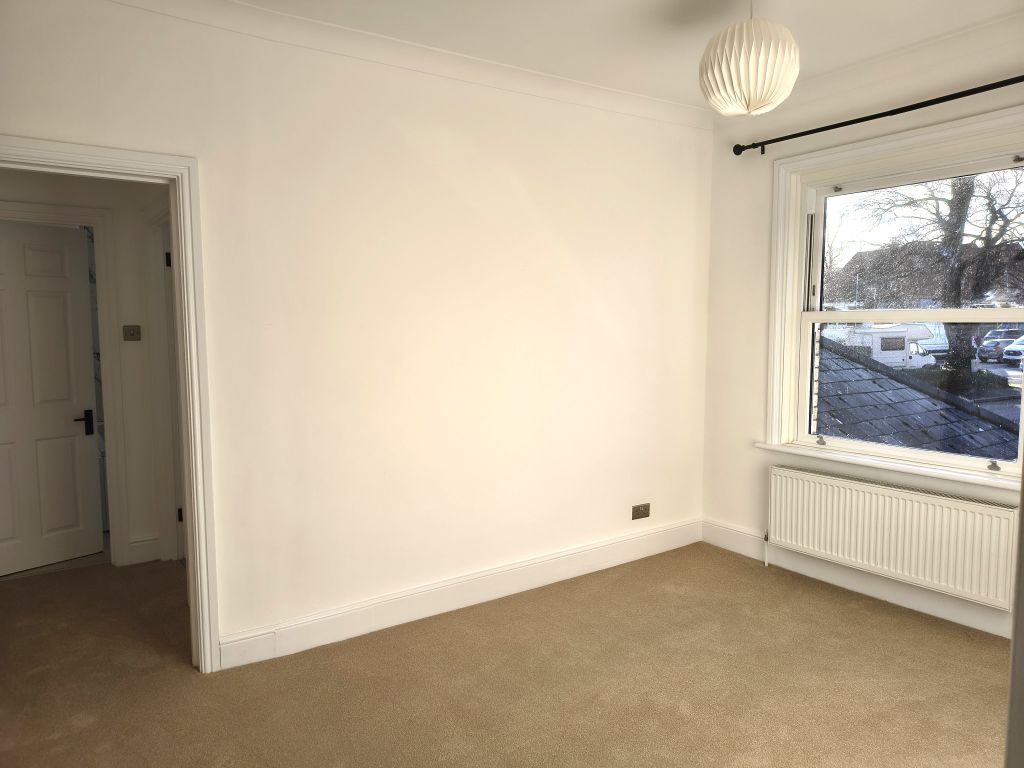 Property photo 3 of 10 Lounge 2