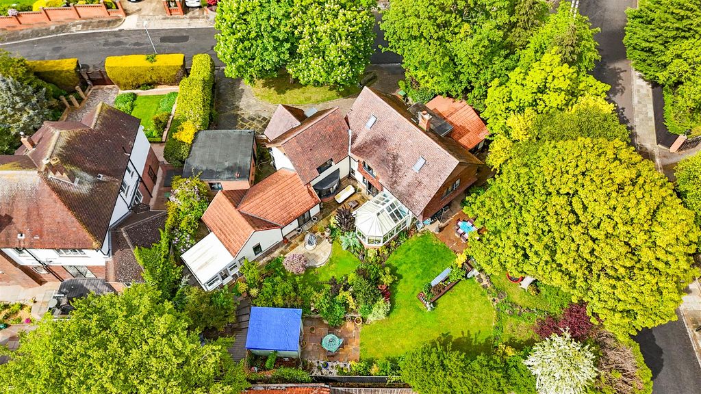 Property photo 2 of 47