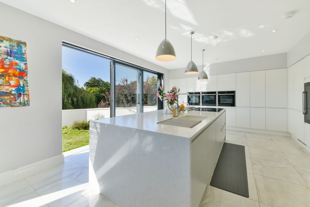 Property photo 2 of 36 23