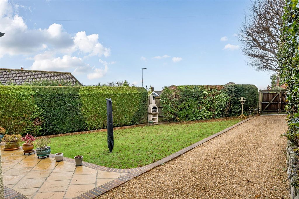 Property photo 2 of 20 For Sale By Aspire Residential | Crockhurst Hill