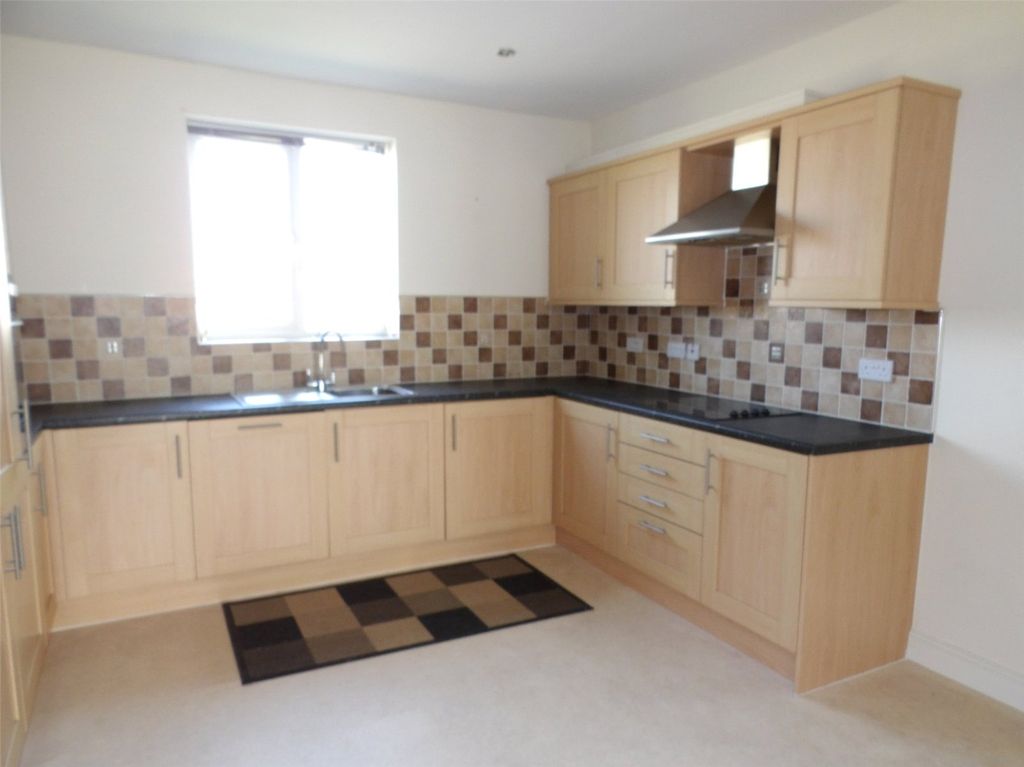 Property photo 2 of 11 Kitchen