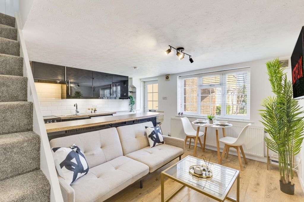 Property photo 2 of 7 Grange Court 3-11.Jpg