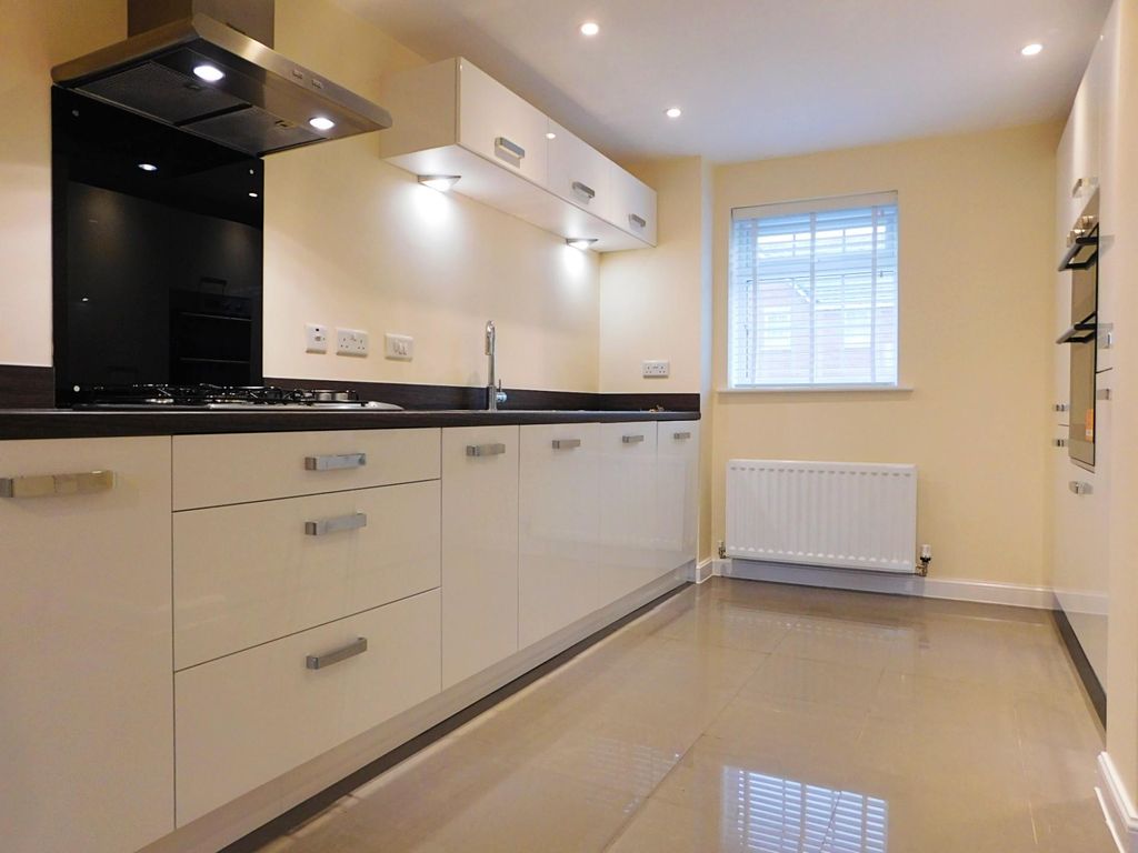 Property photo 2 of 9 Kitchen