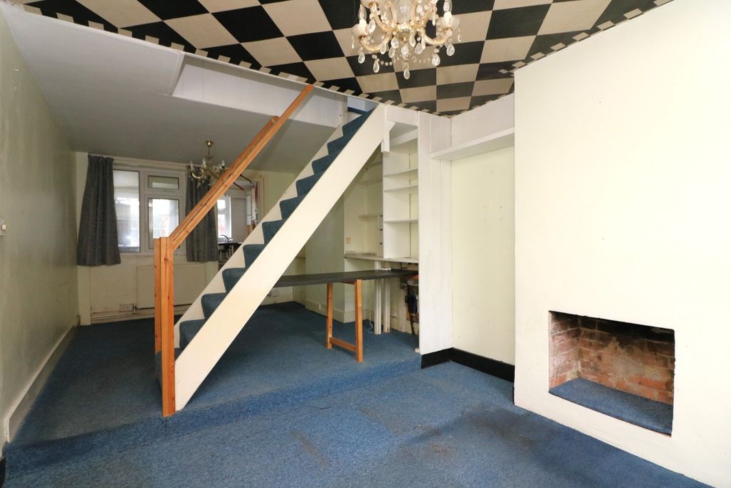 Property photo 2 of 18 4205422