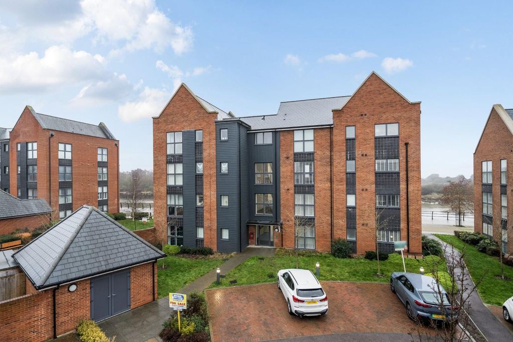 Property photo 1 of 17 1395825-2-695Fbf00E923d.Jpg