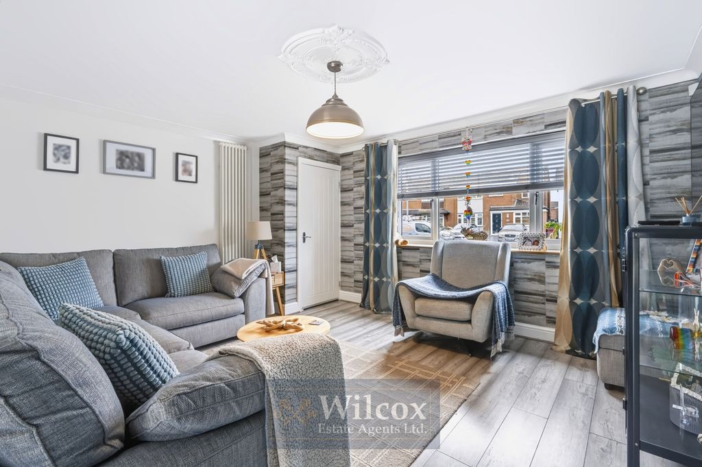 Property photo 2 of 34