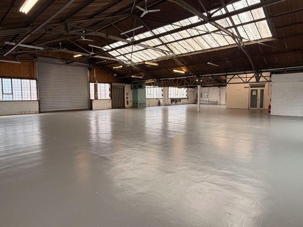 Property photo 2 of 6 Unit 4 Warehouse.Jpg