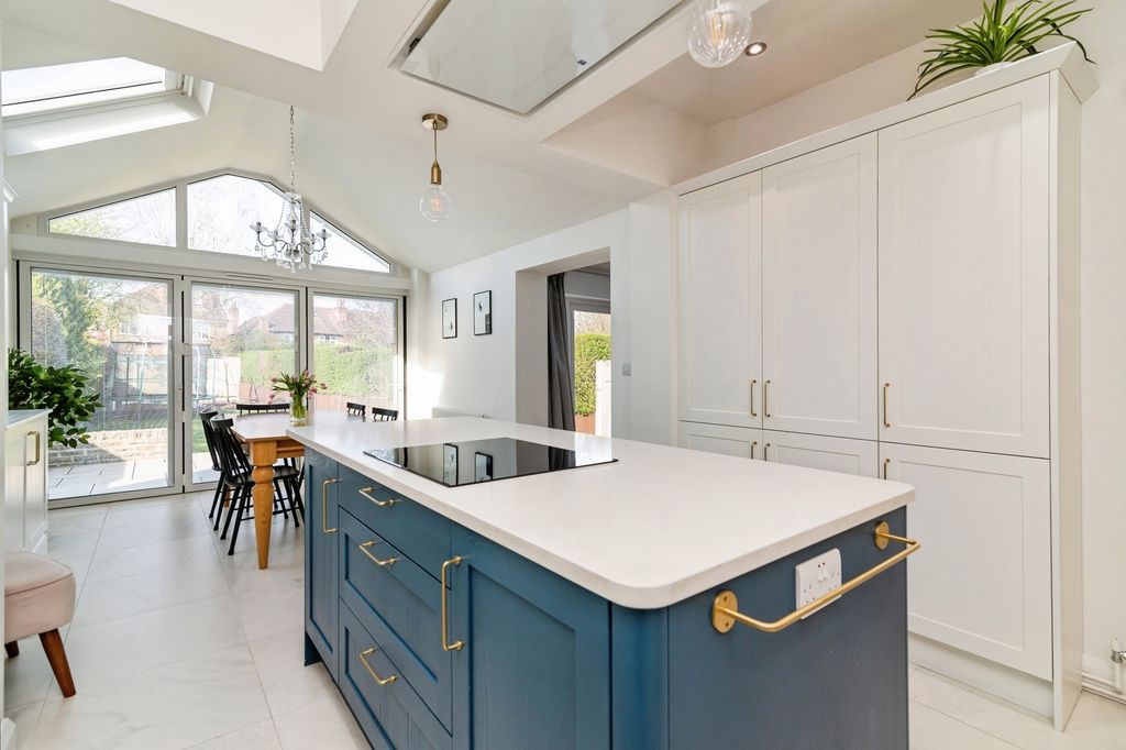 Property photo 3 of 22 Pbox-Img.Jpg