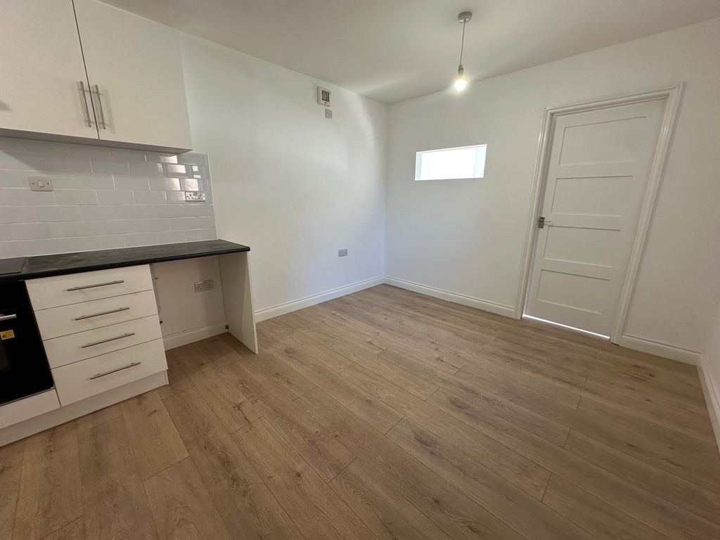 Property photo 3 of 6 Photo 2