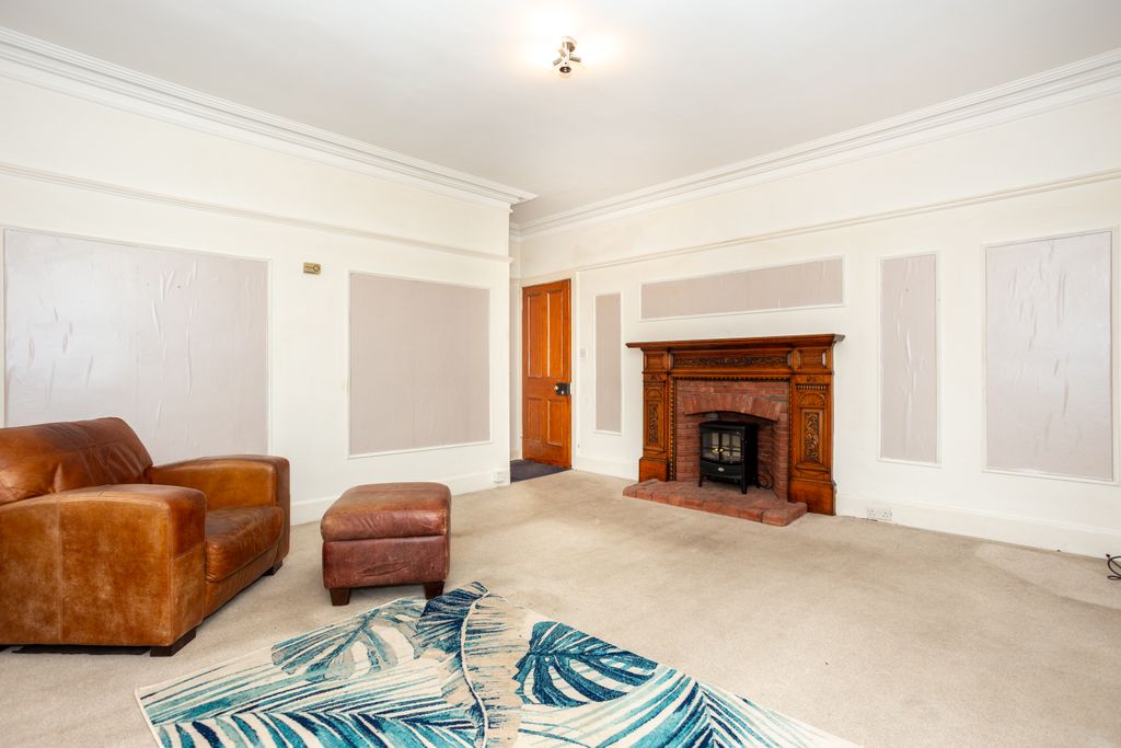 Property photo 3 of 17 Living Room