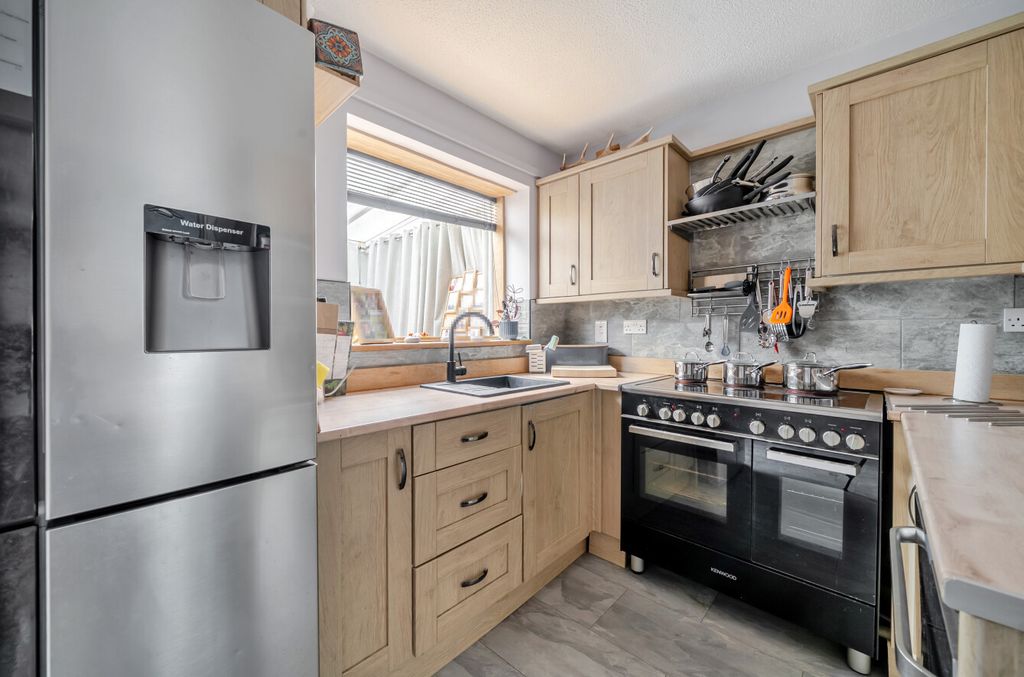 Property photo 3 of 14 Kitchen