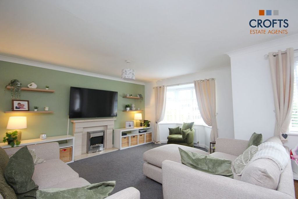 Property photo 2 of 16 Lounge