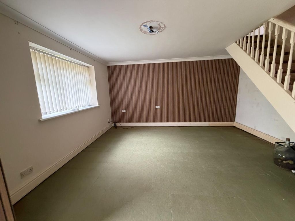 Property photo 2 of 5 Lounge