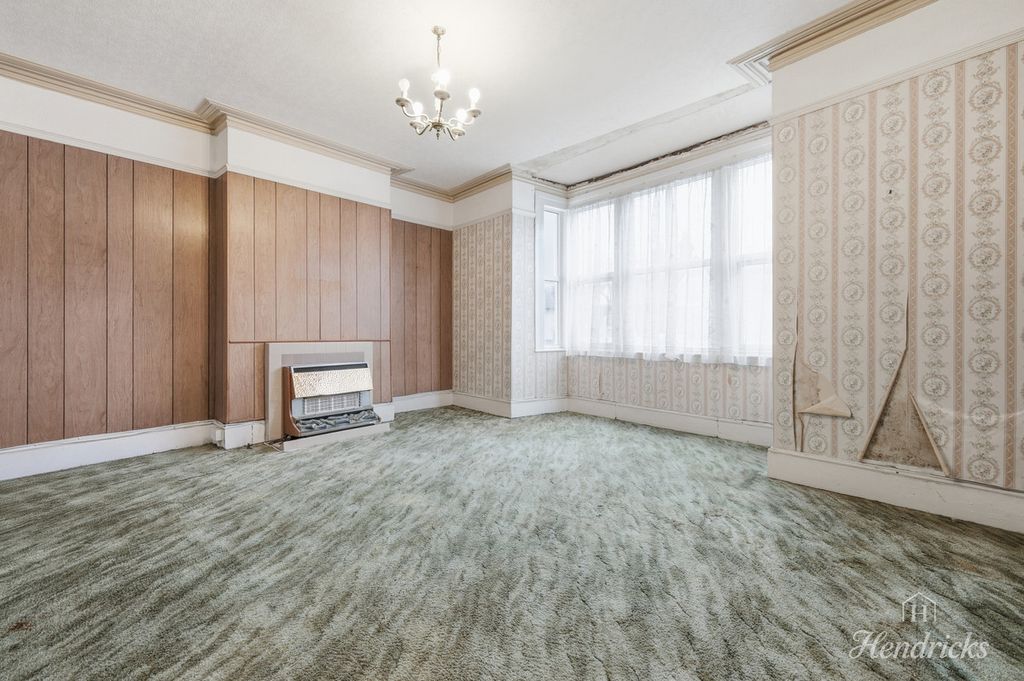 Property photo 2 of 24