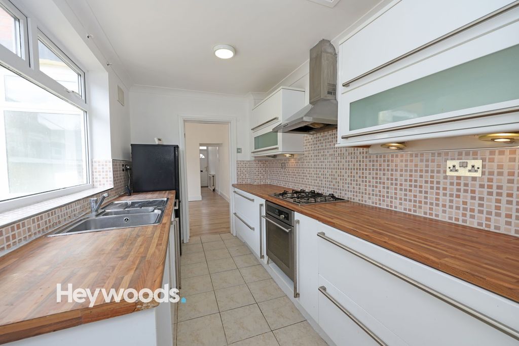 Property photo 3 of 27