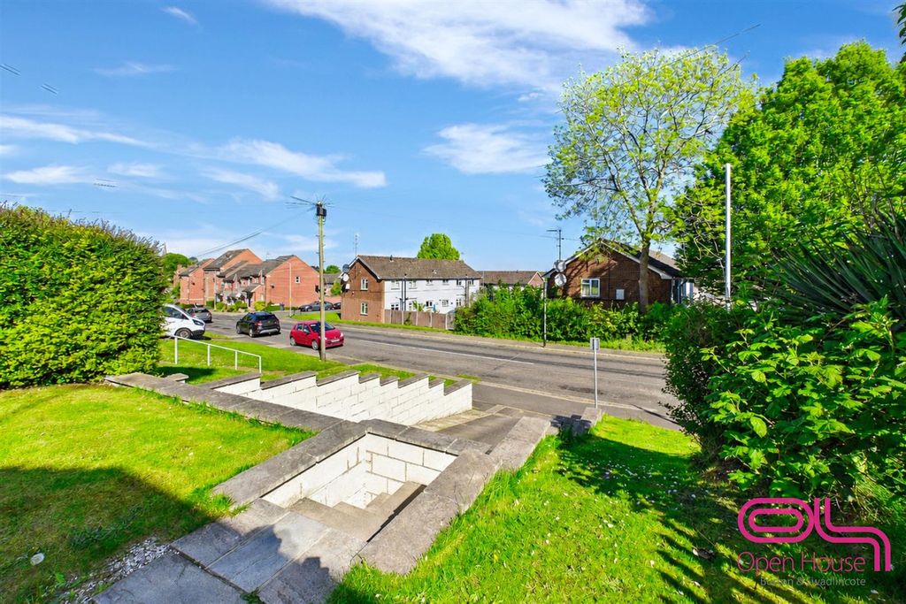 Property photo 2 of 23 Hawfield Lane, Winshill..Jpg