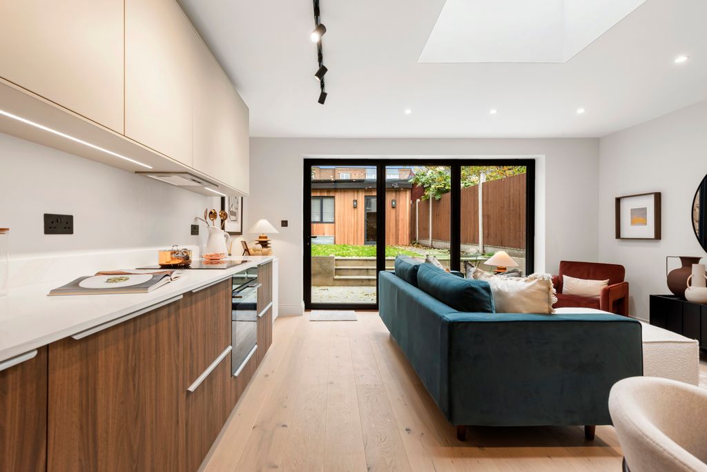 Property photo 3 of 14 Picture No. 11