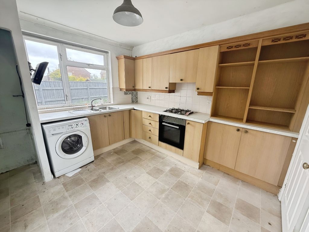 Property photo 3 of 15 Kitchen