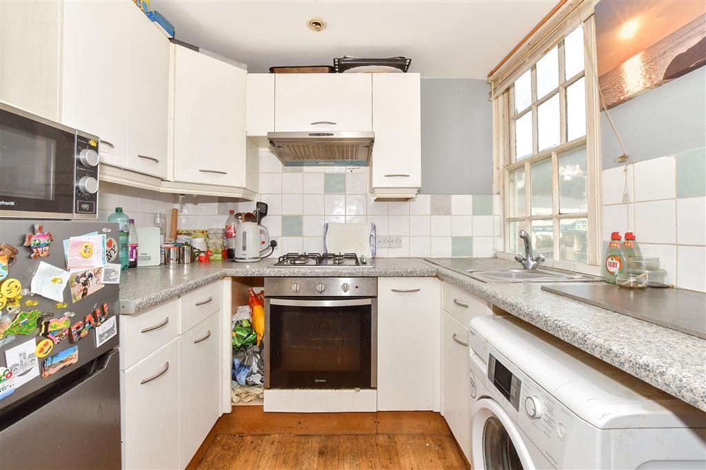 Property photo 3 of 9 Kitchen