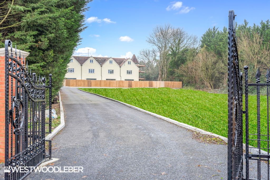 Property photo 1 of 21