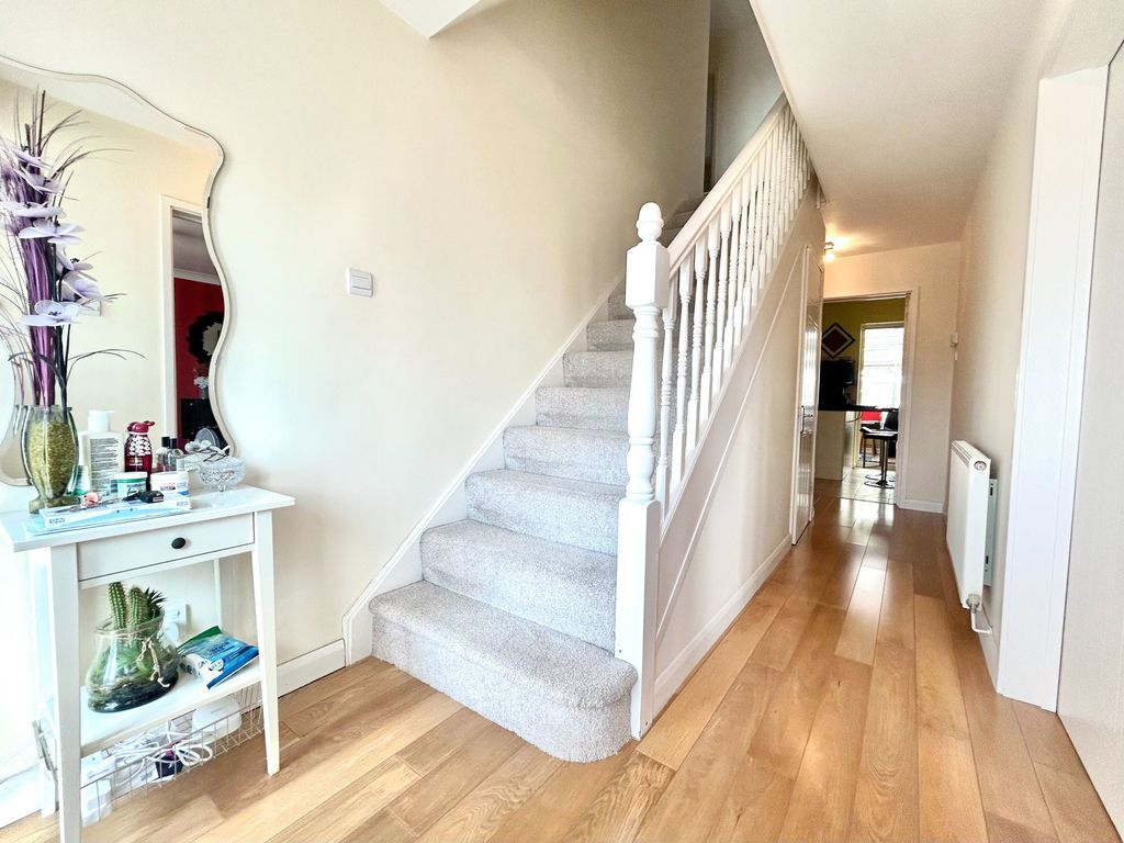 Property photo 2 of 27