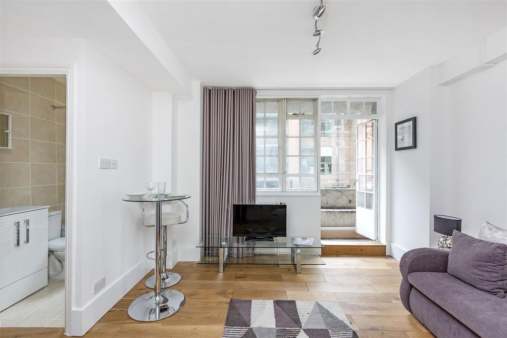 Property photo 2 of 10 Reception