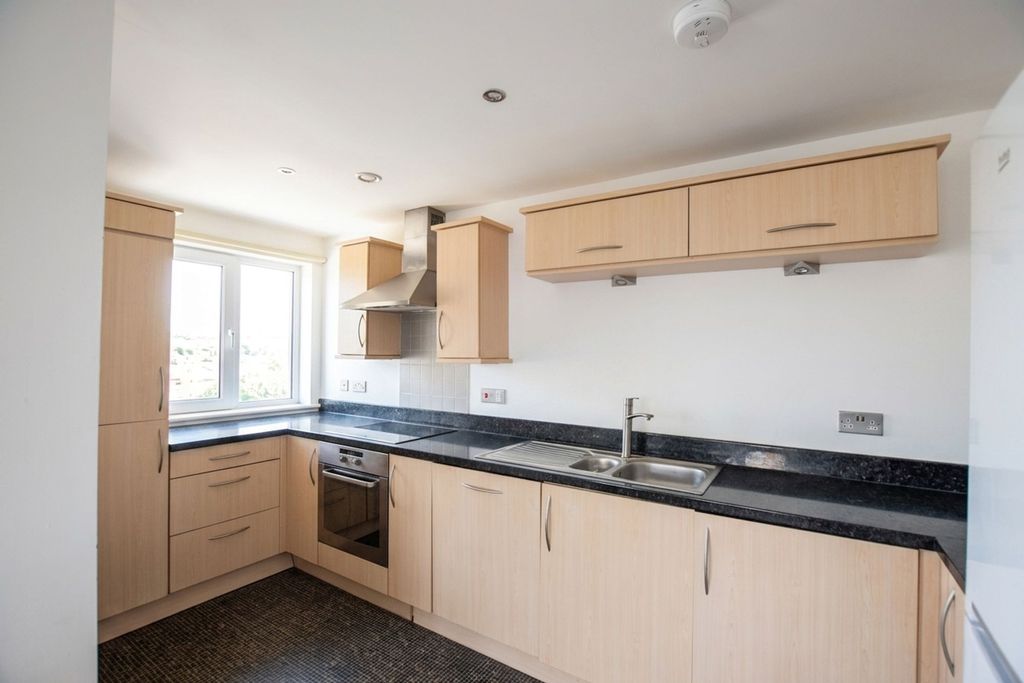 Property photo 3 of 11 Kitchen