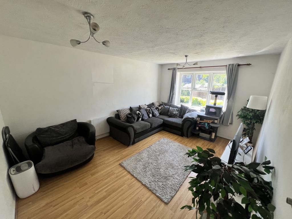 Property photo 3 of 6 Living Room