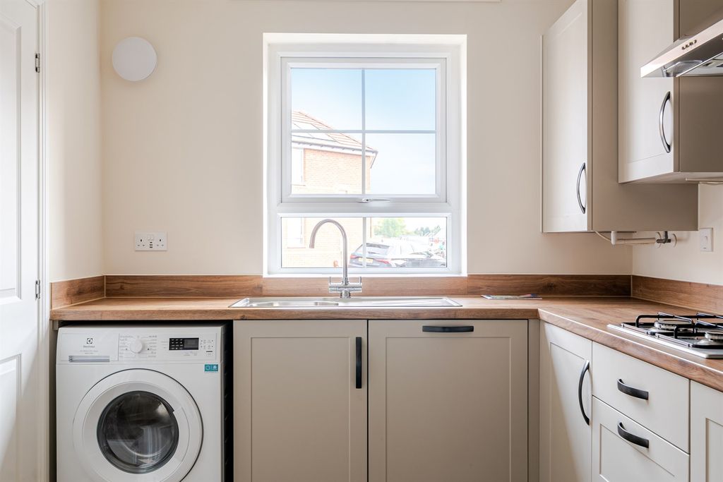 Property photo 3 of 13 Kitchen 2