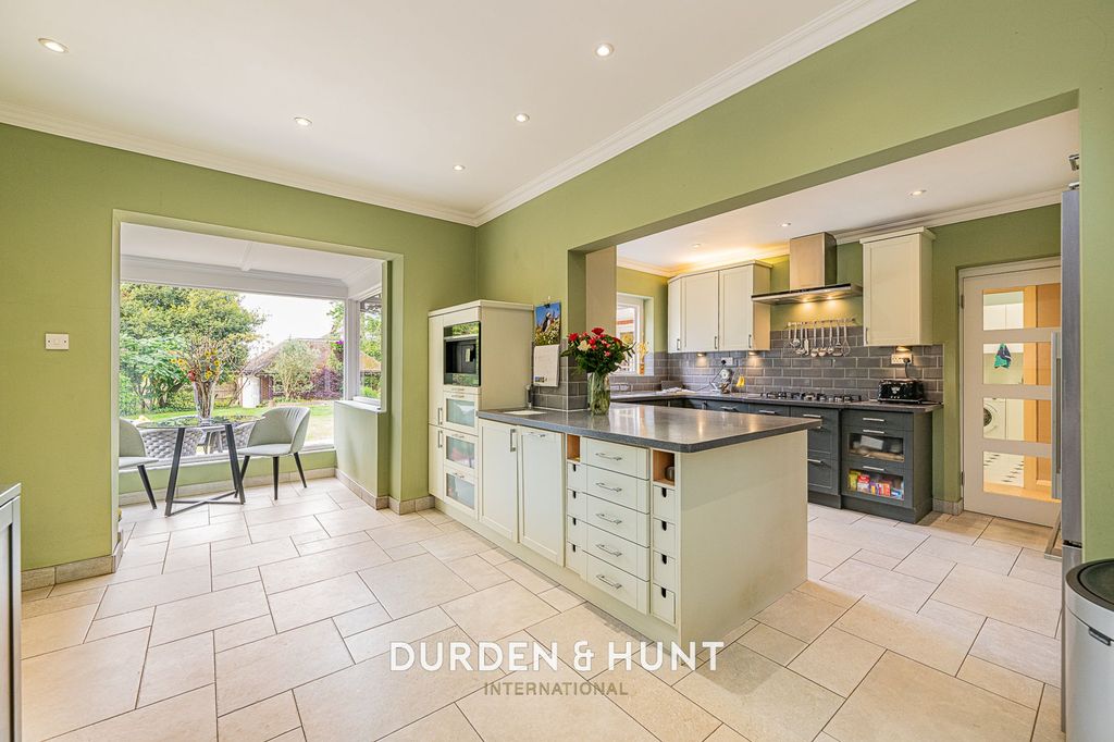Property photo 2 of 50