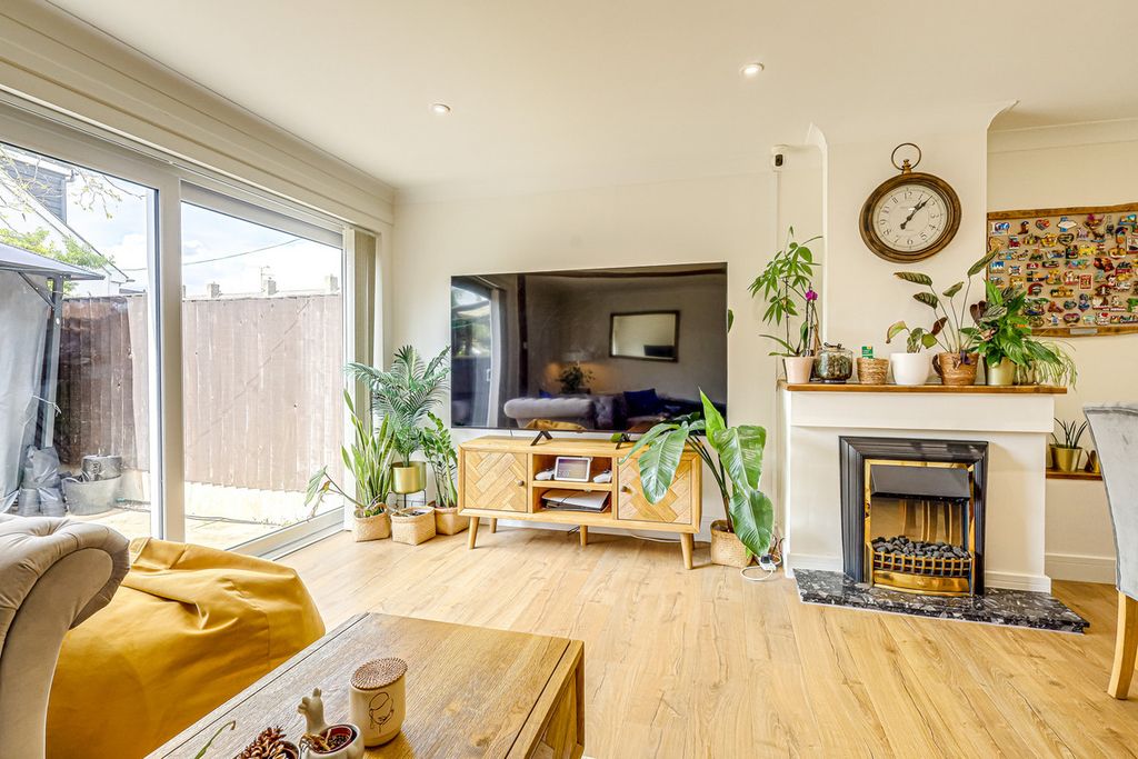 Property photo 2 of 21