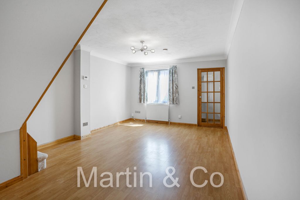 Property photo 3 of 12 1700368156 - 32 Connaught Gardens, Sm4 - 3
