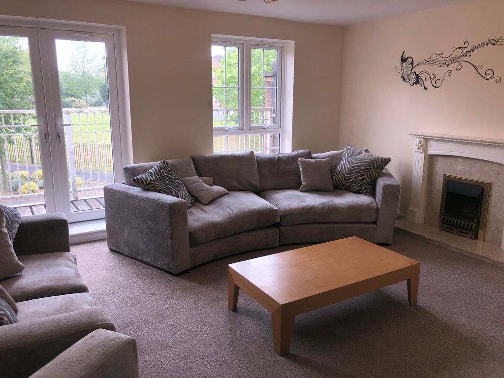 Property photo 3 of 11 Living Room