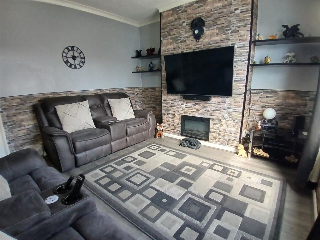 Property photo 3 of 23