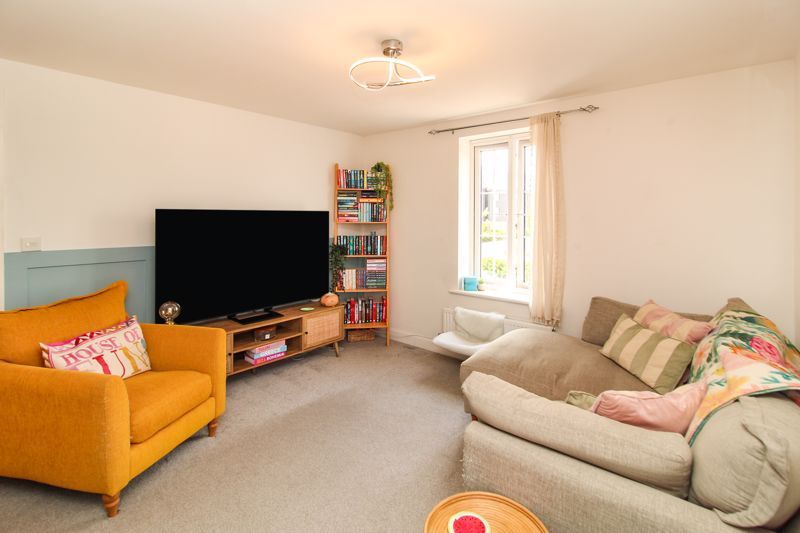 Property photo 2 of 11 Living Room