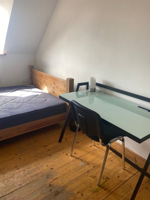 Property photo 1 of 13 A Cozy Double Bedroom Featuring A Comfortable Bed ...