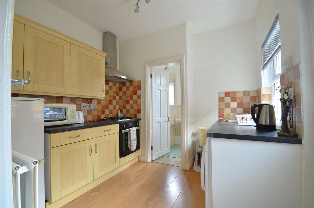 Property photo 3 of 11 Kitchen