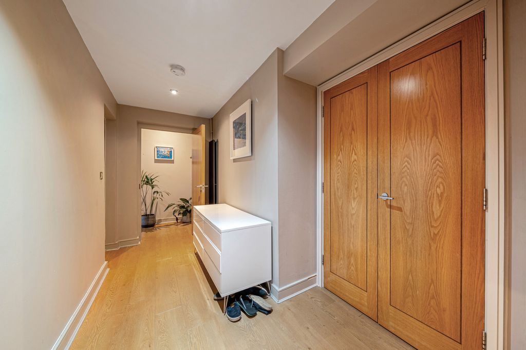 Property photo 2 of 15 Hallway