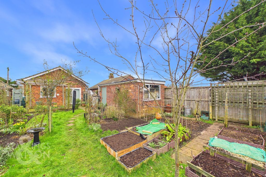 Property photo 2 of 27